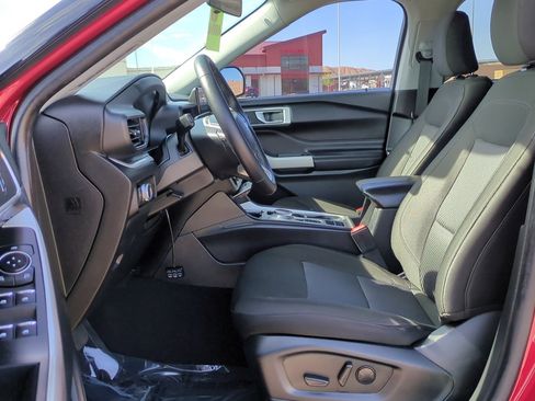 Used 2023 Ford Explorer XLT image 15
