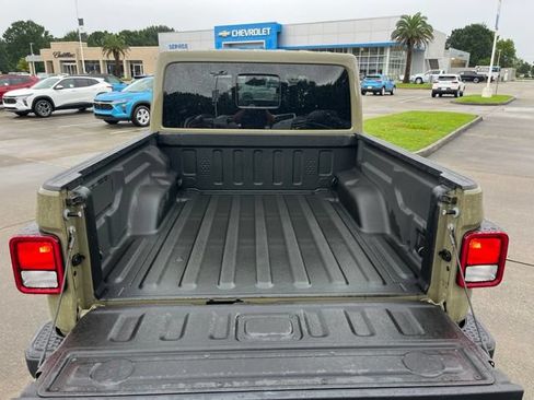 Used 2025 Jeep Gladiator Sport AWD/4WD image 7