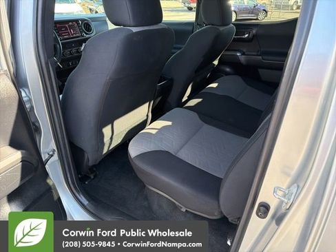Used 2022 Toyota Tacoma TRD Off-Road AWD/4WD image 10
