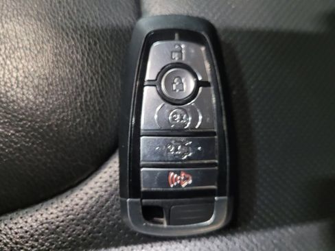 Used 2019 Ford Edge Titanium w/ Equipment Group 301A AWD/4WD image 32