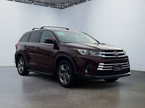 Used 2019 Toyota Highlander Limited Platinum image 3