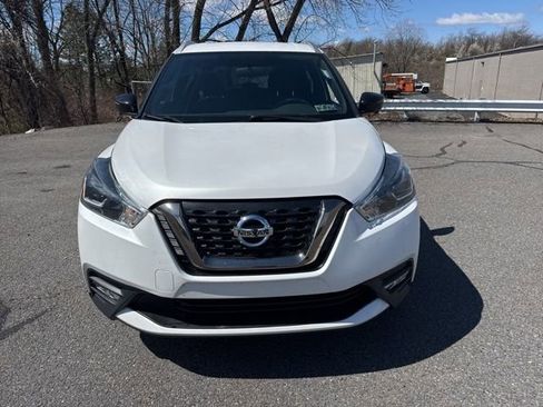 Used 2019 Nissan Kicks SR image 2