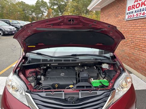 Used 2011 Toyota Sienna LE image 34