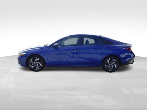 Used 2025 Hyundai Elantra Sport w/ Cargo Package image 5
