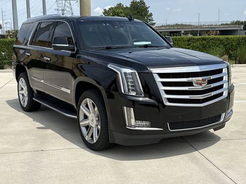 Used 2015 Cadillac Escalade Luxury RWD image 12