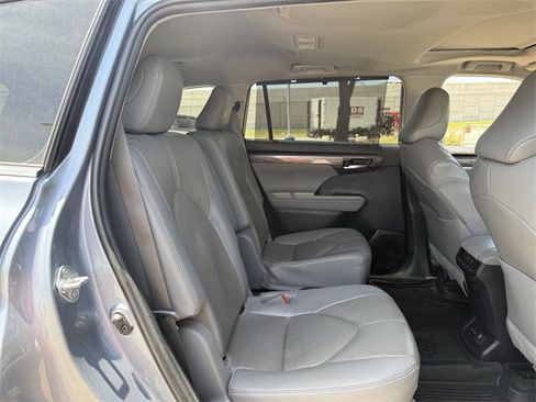 Used 2023 Toyota Highlander Limited image 33