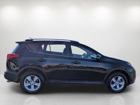 Used 2013 Toyota RAV4 XLE image 4