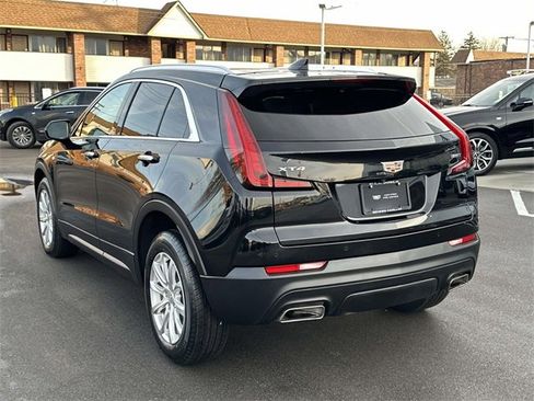 Certified 2023 Cadillac XT4 Luxury w/ Cold Weather Package image 8