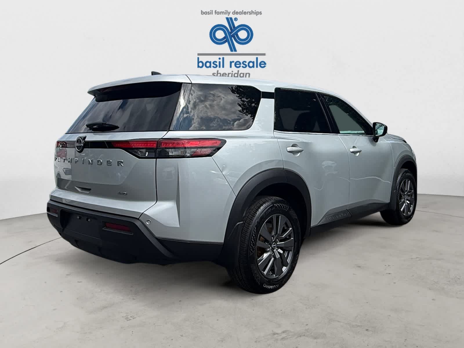 Used 2024 Nissan Pathfinder S AWD/4WD image 6