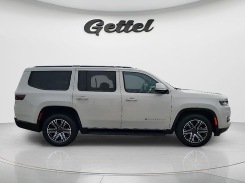 Used 2022 Jeep Wagoneer Series III AWD/4WD image 4