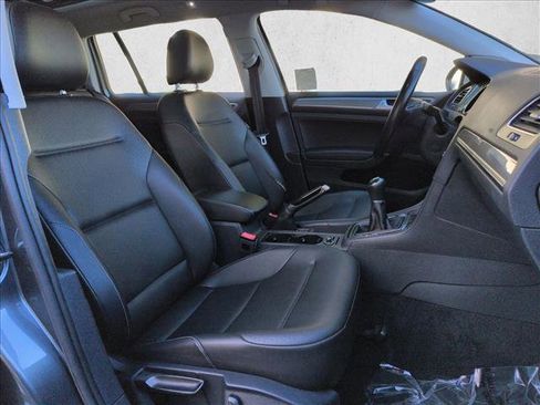 Used 2017 Volkswagen Golf S image 23