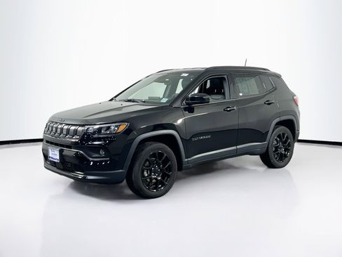 Used 2022 Jeep Compass Latitude w/ Convenience Group AWD/4WD image 1