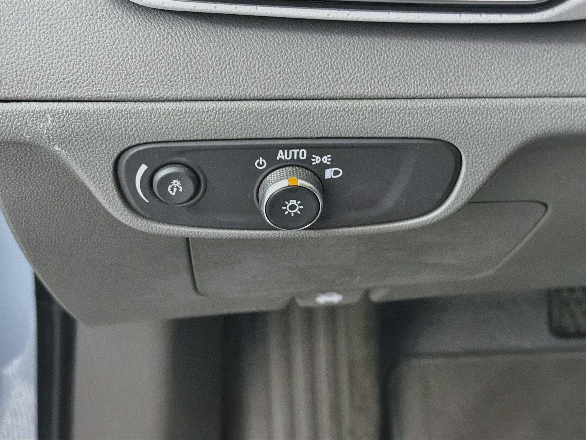 Used 2023 Chevrolet Bolt EUV Premier w/ Sun & Sound Package FWD image 16
