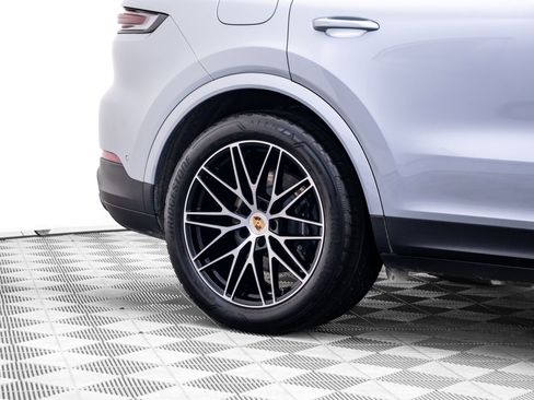 Certified 2025 Porsche Cayenne Coupe AWD/4WD image 37