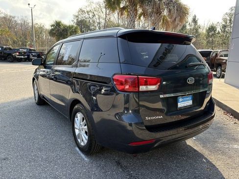 Used 2015 Kia Sedona LX w/ LX Convenience Package image 3