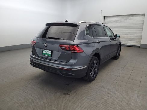 Used 2022 Volkswagen Tiguan SE w/ Panoramic Sunroof Package AWD/4WD image 9