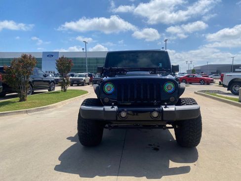 Used 2017 Jeep Wrangler Unlimited Sahara AWD/4WD image 8