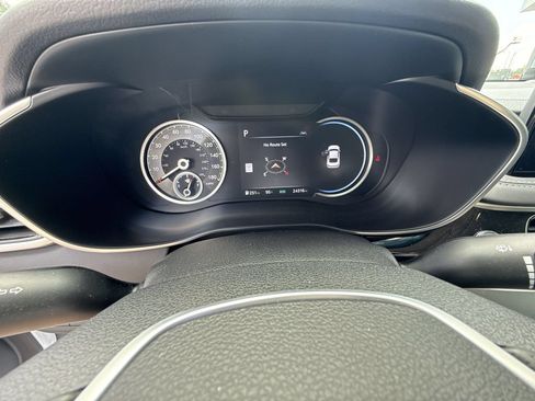 Used 2025 Genesis G70 2.5T RWD image 21