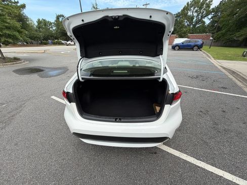 Used 2022 Toyota Corolla LE FWD image 8