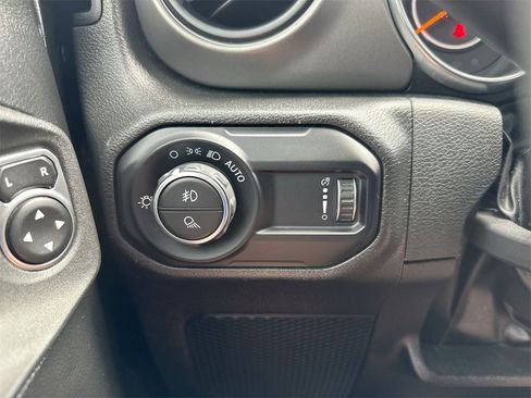 Used 2023 Jeep Gladiator Sport image 18