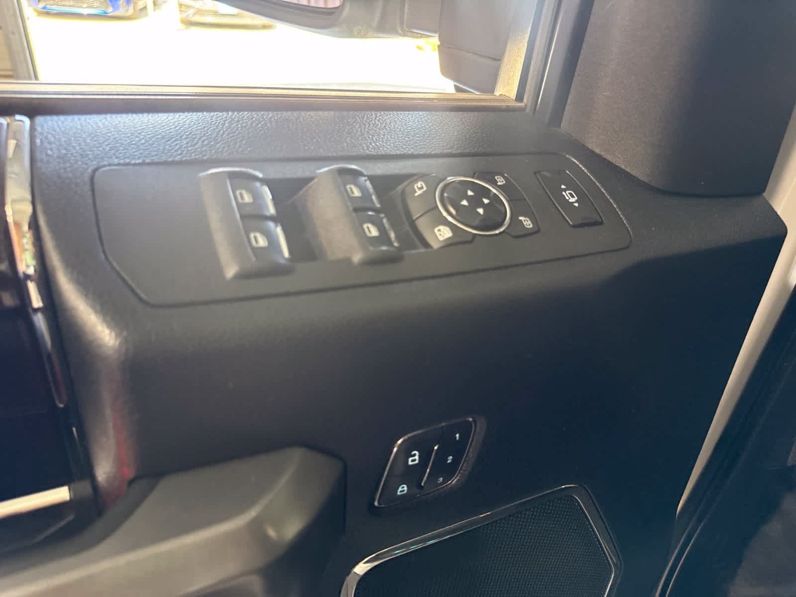 Used 2017 Ford F250 Platinum w/ Platinum Ultimate Package AWD/4WD image 19