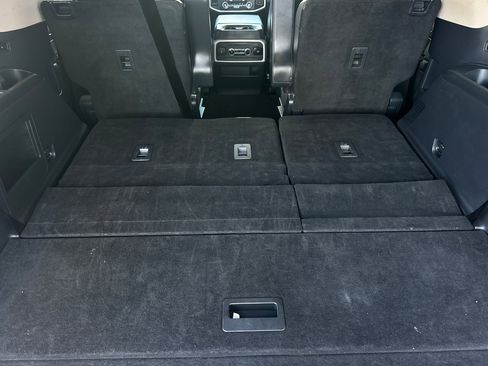 Used 2024 Ford Expedition XLT image 15