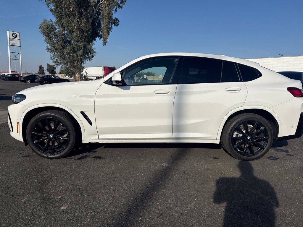 Used 2024 BMW X4 xDrive30i w/ Premium Package AWD/4WD image 3
