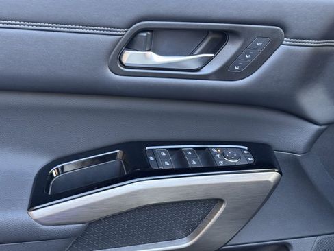 Used 2024 Nissan Pathfinder Platinum w/ Cargo Package image 31