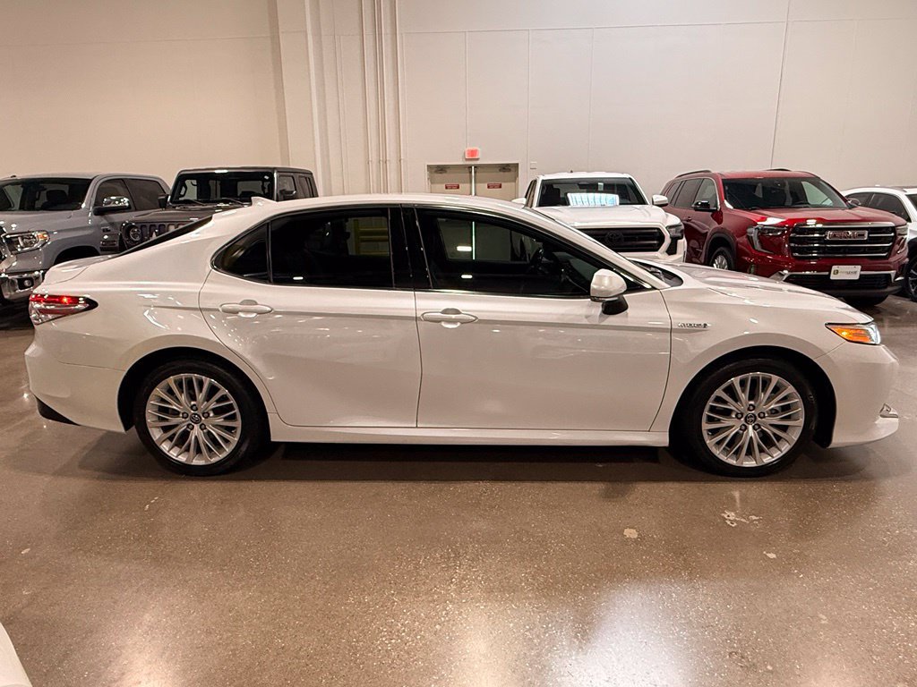 Used 2019 Toyota Camry XLE FWD image 4