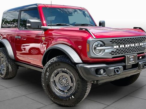 Certified 2025 Ford Bronco Badlands AWD/4WD image 3