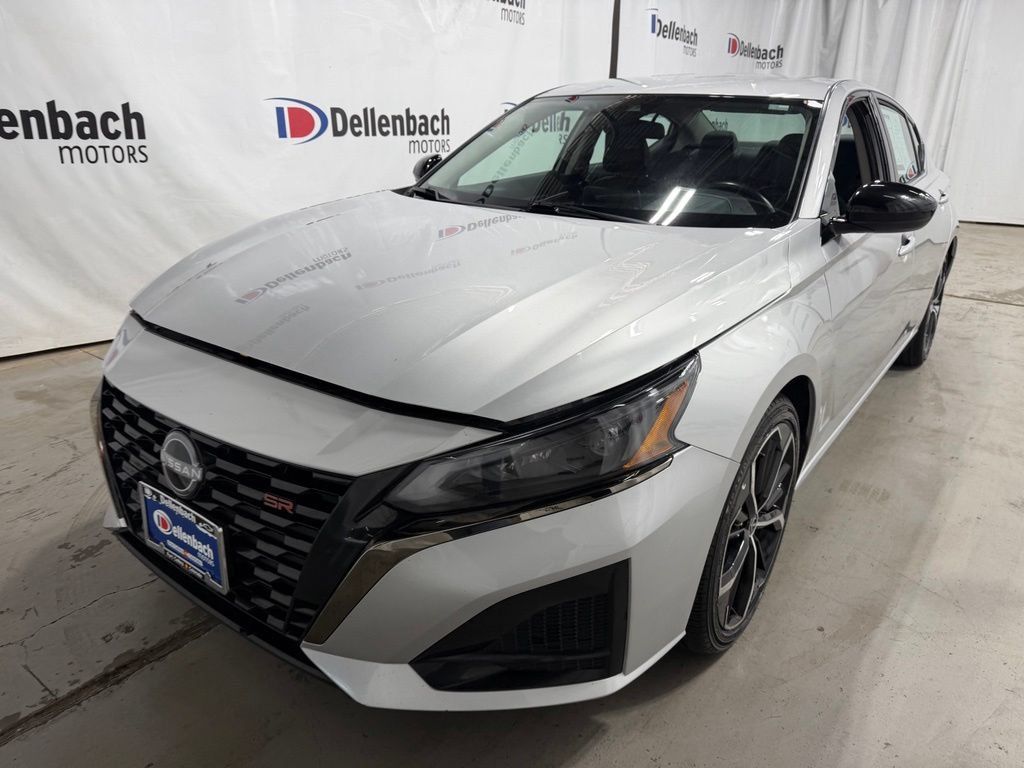 Used 2024 Nissan Altima 2.5 SR FWD image 3