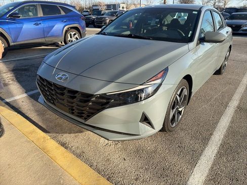 Used 2023 Hyundai Elantra SEL w/ Convenience Package image 1