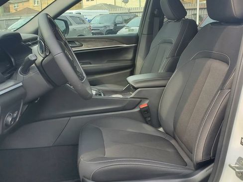 Certified 2026 Jeep Grand Cherokee Altitude RWD image 2