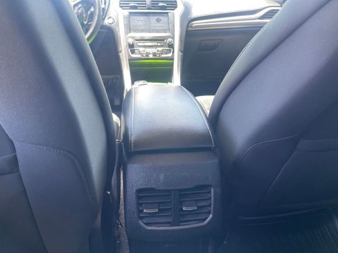 Used 2017 Ford Fusion SE w/ Fusion SE Technology Package FWD image 14