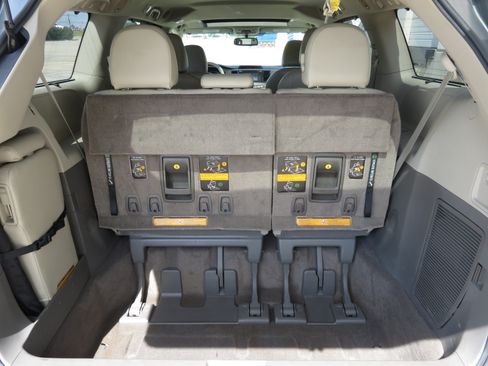 Used 2011 Toyota Sienna XLE w/ XLE Navigation Pkg FWD image 36