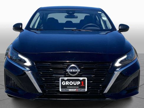 Used 2024 Nissan Altima 2.5 SV image 4