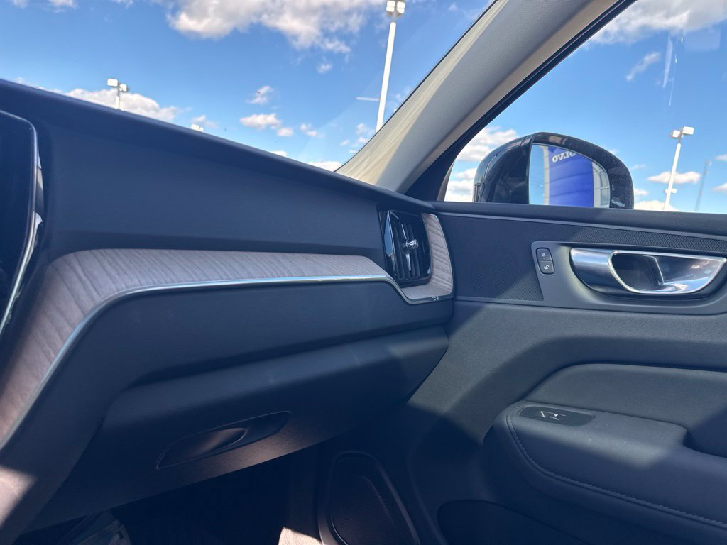 Used 2026 Volvo XC60 B5 Plus AWD/4WD image 18