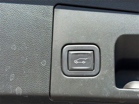 Used 2024 Cadillac XT4 Premium Luxury image 13