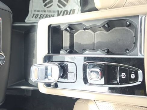 Used 2025 Volvo XC90 B6 Plus AWD/4WD image 8
