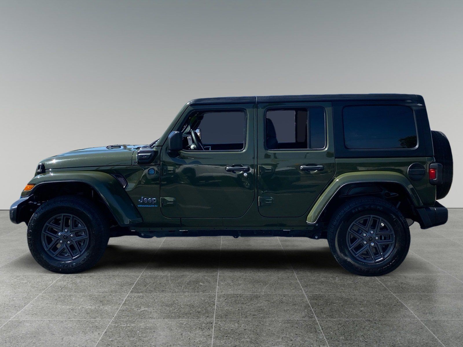 Used 2024 Jeep Wrangler Unlimited AWD/4WD image 2