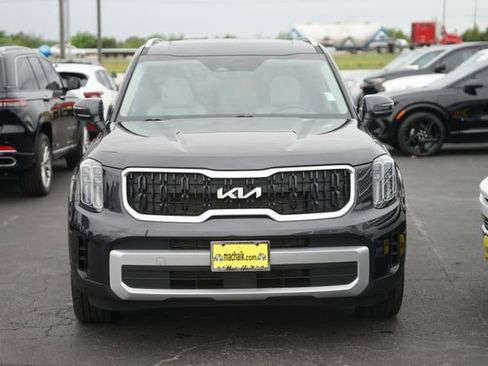 Used 2025 Kia Telluride EX FWD image 3