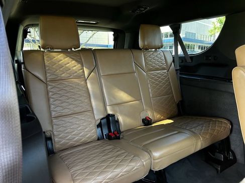Used 2022 Cadillac Escalade ESV Premium Luxury AWD/4WD image 34