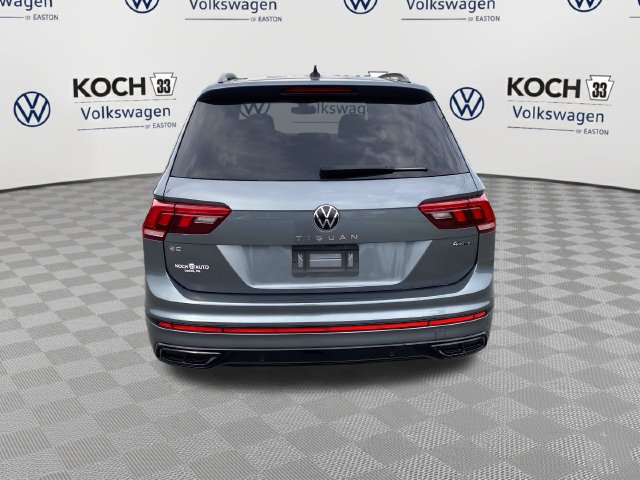 Used 2024 Volkswagen Tiguan SE R-Line AWD/4WD image 16