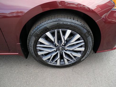 Used 2023 Nissan Altima 2.5 SV AWD/4WD image 37