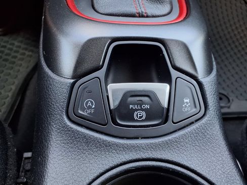Used 2018 Jeep Compass Trailhawk w/ Leather Interior Group AWD/4WD image 12