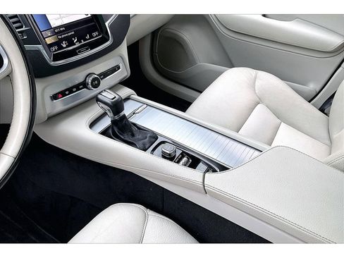 Used 2016 Volvo XC90 T5 Momentum image 17