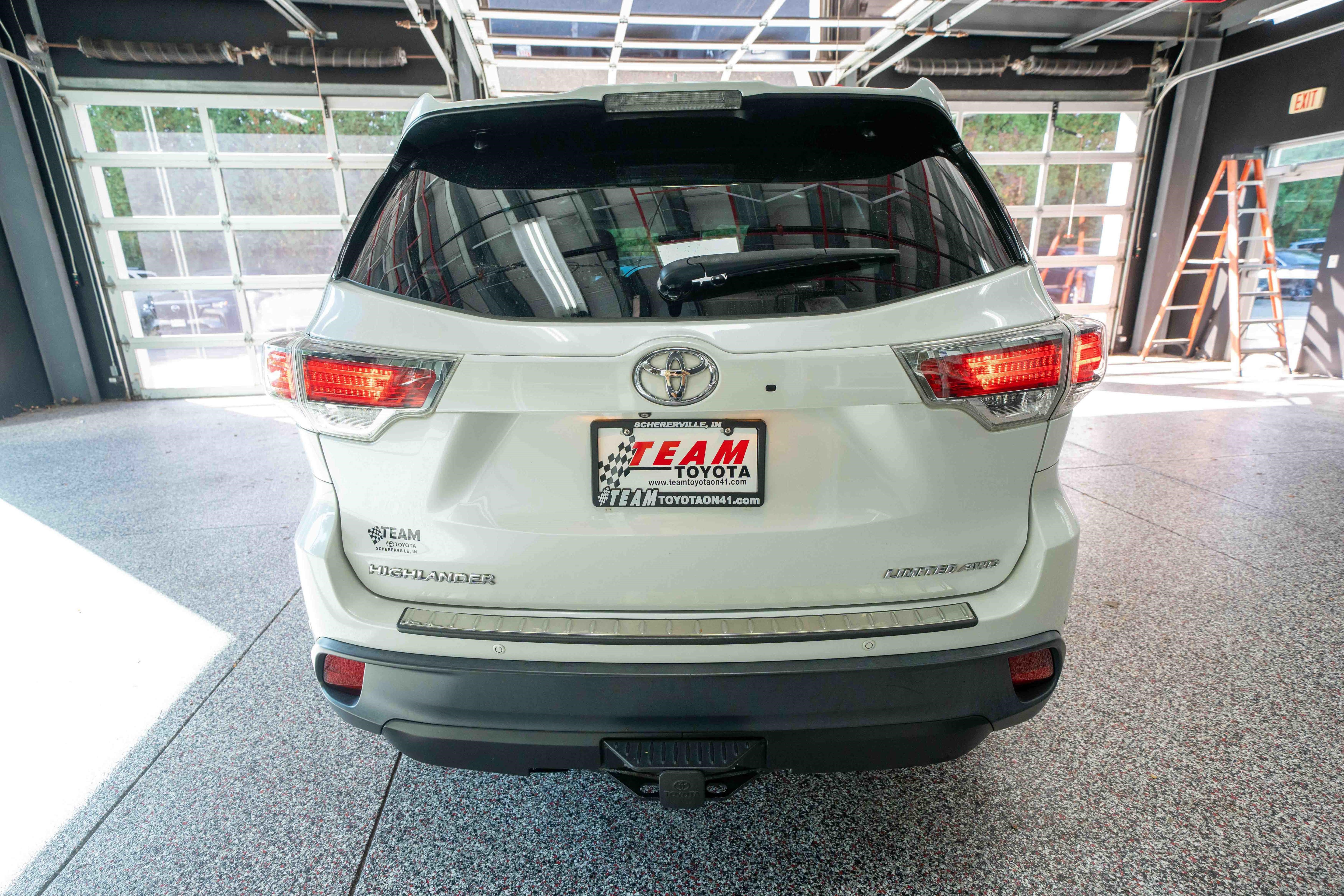 Used 2014 Toyota Highlander Limited Platinum AWD/4WD image 3
