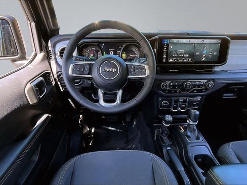 Certified 2025 Jeep Wrangler Unlimited Sahara AWD/4WD image 5
