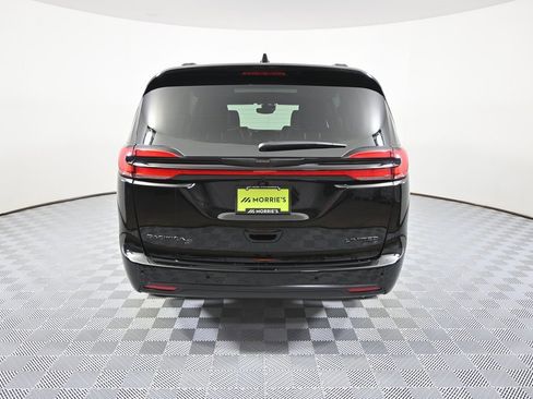 New 2026 Chrysler Pacifica Limited image 5