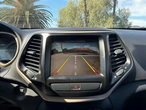 Used 2017 Jeep Cherokee Limited FWD image 23